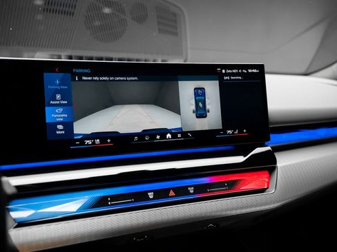 Used 2025 BMW M5 w/ Carbon Package image 54