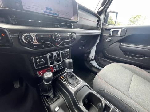 Used 2025 Jeep Wrangler Unlimited Rubicon AWD/4WD image 34