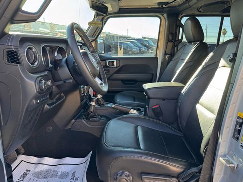 Used 2022 Jeep Wrangler Unlimited Sahara image 11