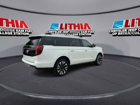 Used 2025 Ford Expedition Max Platinum w/ Driver's Package AWD/4WD image 8