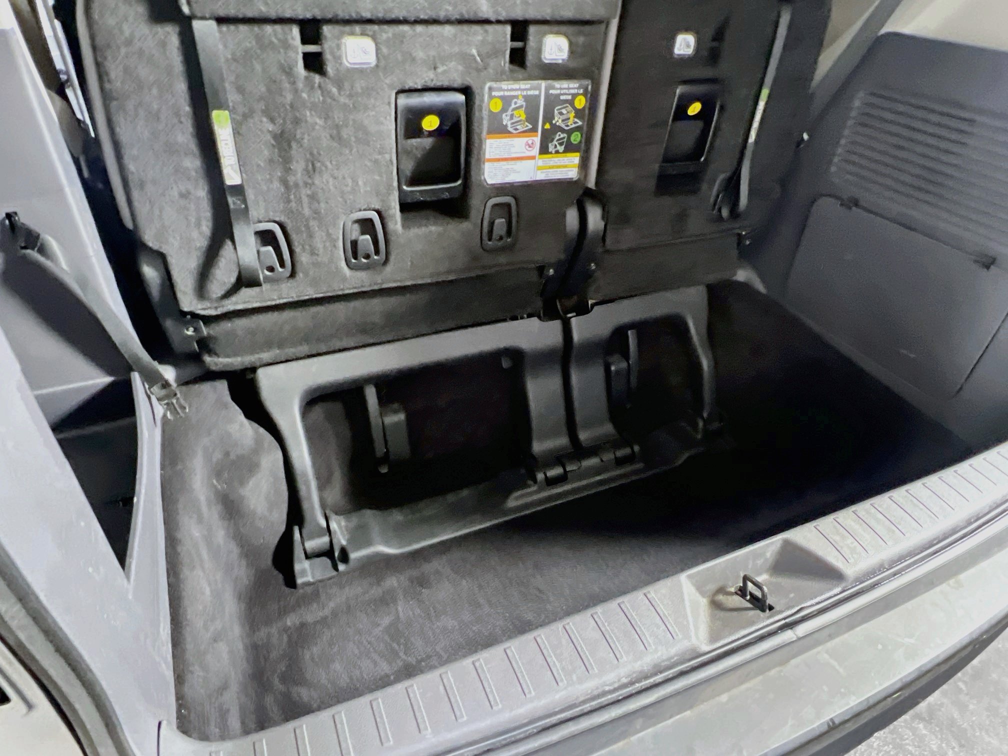 Used 2024 Toyota Sienna XLE FWD image 25