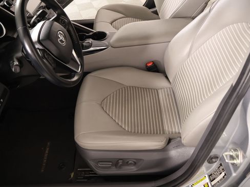 Used 2018 Toyota Camry SE FWD image 10