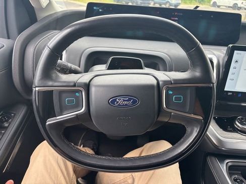 Used 2025 Ford Expedition Max Platinum AWD/4WD image 32