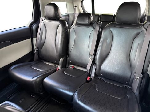 Used 2022 Kia Carnival LX FWD image 11