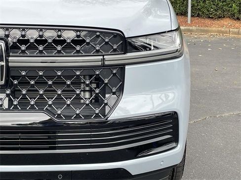 Used 2025 Lincoln Navigator Reserve w/ Jet Appearance Package image 43