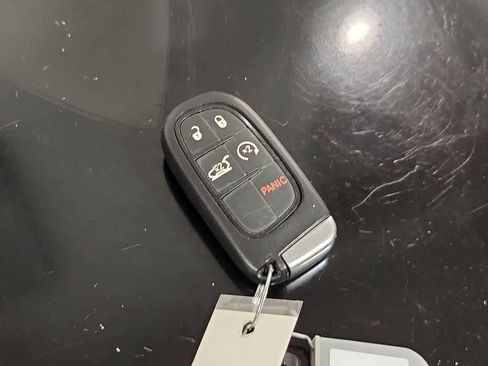 Used 2019 Jeep Cherokee Limited AWD/4WD image 28