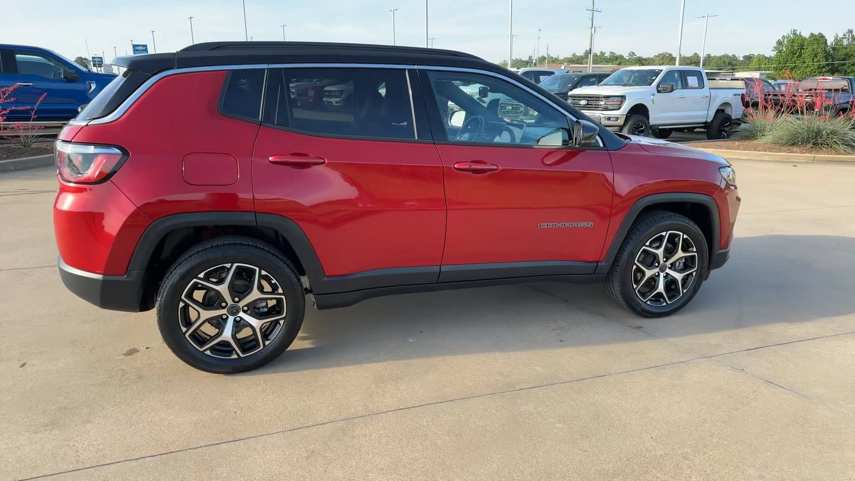 Used 2025 Jeep Compass Limited AWD/4WD image 9