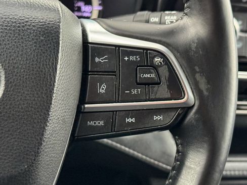 Used 2021 Toyota Highlander LE image 28