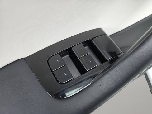 Used 2020 Tesla Model Y Long Range AWD/4WD image 36