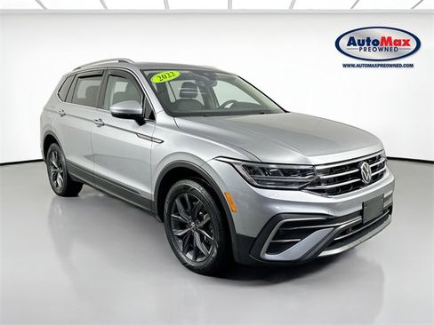 Used 2022 Volkswagen Tiguan SE image 1
