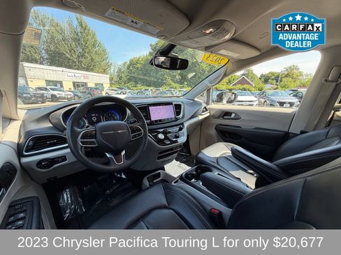 Used 2023 Chrysler Pacifica Touring-L FWD image 9