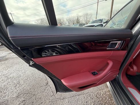 Used 2017 Porsche Panamera RWD image 34