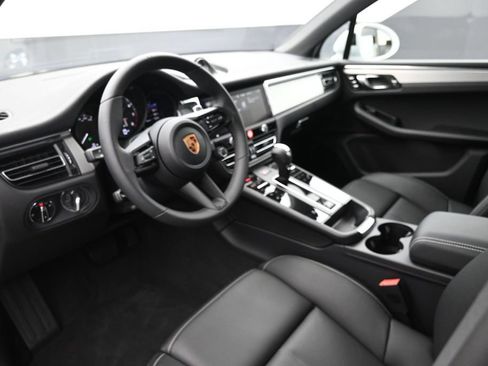 New 2026 Porsche Macan AWD/4WD image 4