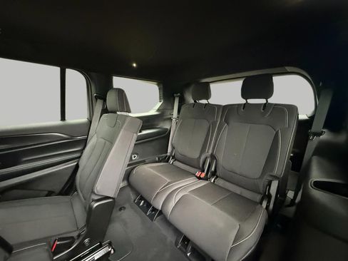 Used 2024 Jeep Grand Cherokee L Laredo image 27