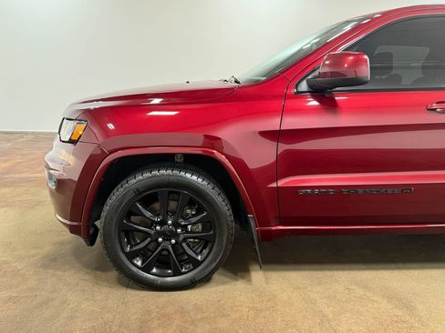 Used 2022 Jeep Grand Cherokee Laredo X AWD/4WD image 38