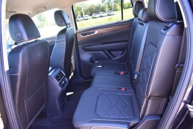 Used 2024 Volkswagen Atlas SE AWD/4WD image 19