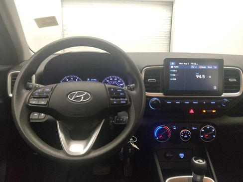 Used 2021 Hyundai Venue SE FWD image 22