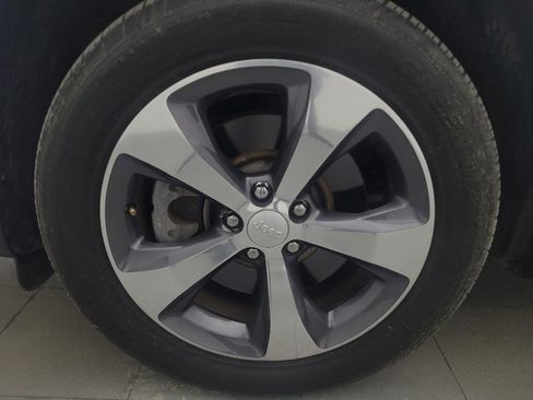 Used 2019 Jeep Cherokee Limited image 31