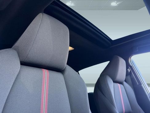 Used 2023 Toyota Corolla SE w/ SE Package image 25