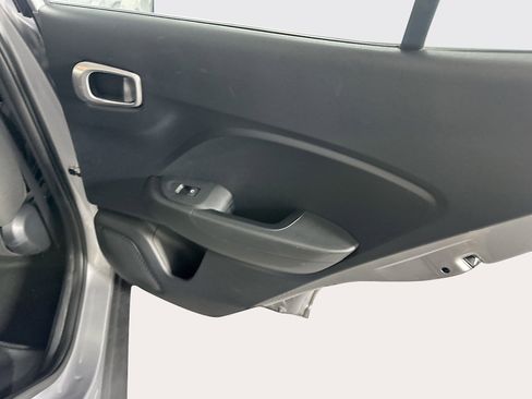 Used 2025 Hyundai Venue SEL FWD image 28