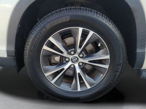 Used 2018 Toyota Highlander Plus FWD image 25