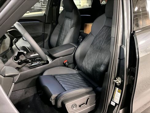 New 2025 Audi SQ5 Prestige image 9