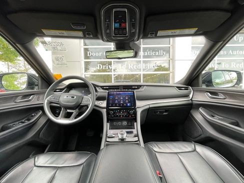 Used 2024 Jeep Grand Cherokee L Limited w/ Luxury Tech Group II image 27