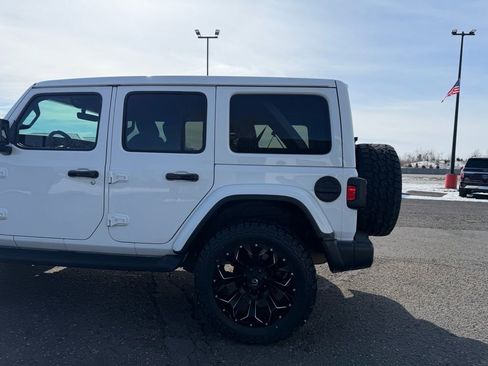 Used 2021 Jeep Wrangler Unlimited Sahara AWD/4WD image 9
