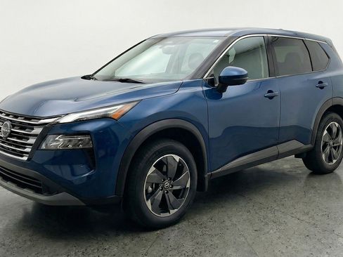 Used 2025 Nissan Rogue SV AWD/4WD image 3