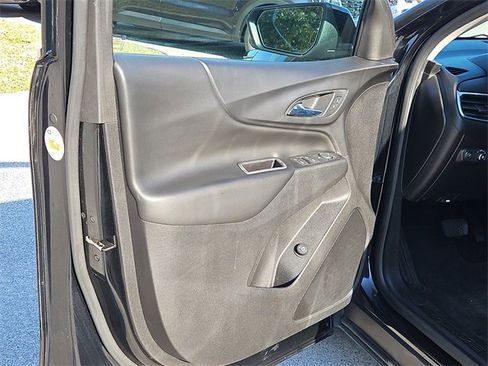 Used 2019 Chevrolet Equinox LT image 18