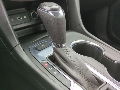 Used 2021 Chevrolet Equinox LS image 30