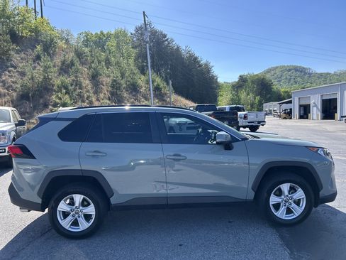 Used 2020 Toyota RAV4 XLE image 9