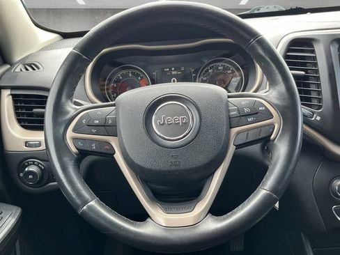 Used 2016 Jeep Cherokee Latitude FWD image 21