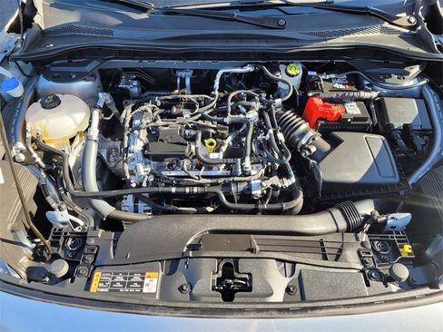 Used 2022 Ford Escape SE w/ SE Sport Appearance Package image 27