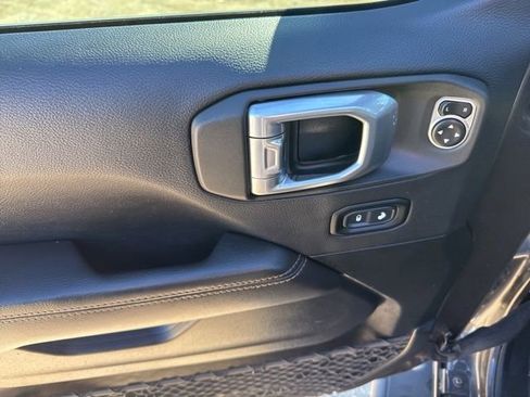 Used 2020 Jeep Wrangler Unlimited Sahara image 30