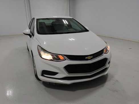 Used 2018 Chevrolet Cruze LS FWD image 14