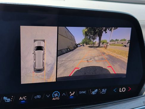 Used 2025 Chevrolet Suburban Premier AWD/4WD image 12