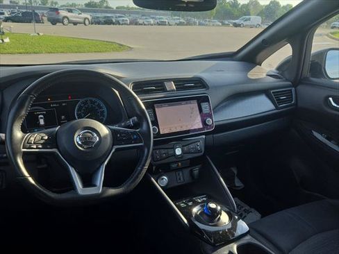 Used 2020 Nissan Leaf SV w/ SV Technology Package FWD image 12