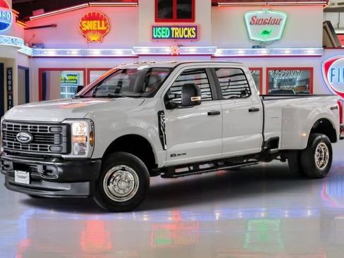 Used 2024 Ford F350 XL AWD/4WD image 2