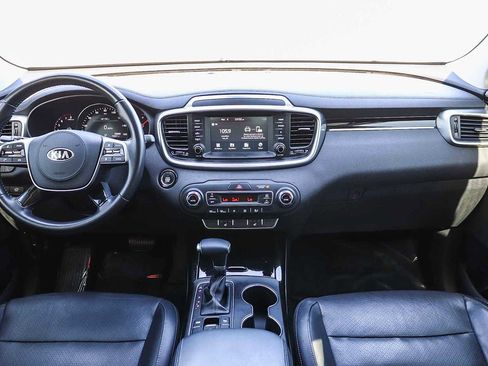 Used 2019 Kia Sorento EX image 16