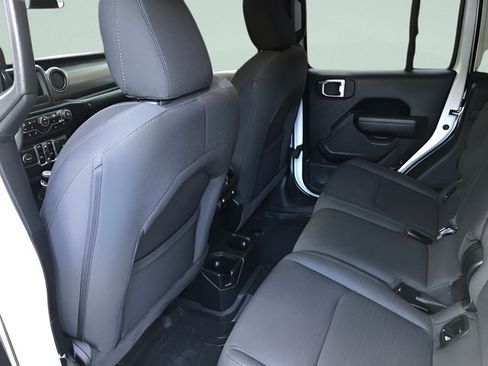Used 2022 Jeep Gladiator Sport AWD/4WD image 11