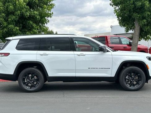 New 2026 Jeep Grand Cherokee L 4WD image 3