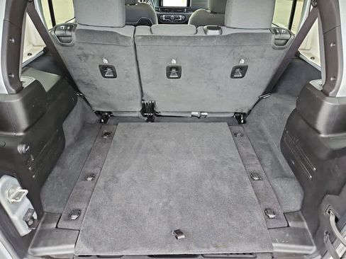 Used 2024 Jeep Wrangler Unlimited Rubicon image 33