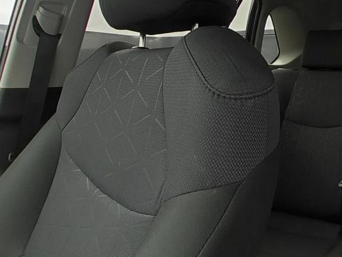 Used 2025 Toyota RAV4 XLE AWD/4WD image 9