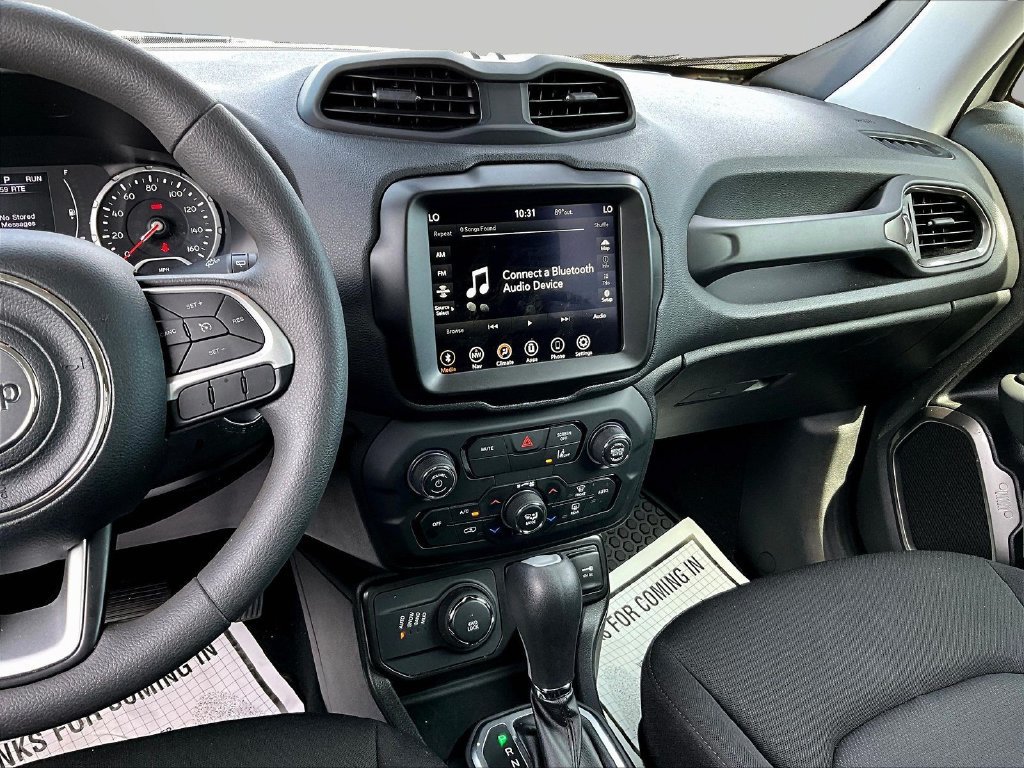 Used 2023 Jeep Renegade Latitude AWD/4WD image 9