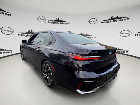 Used 2025 BMW 740i xDrive AWD/4WD image 3