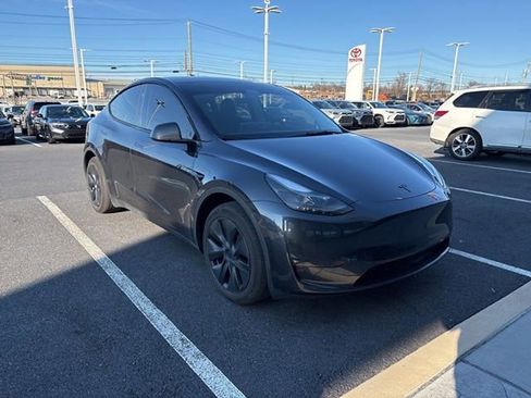 Used 2024 Tesla Model Y Long Range image 8