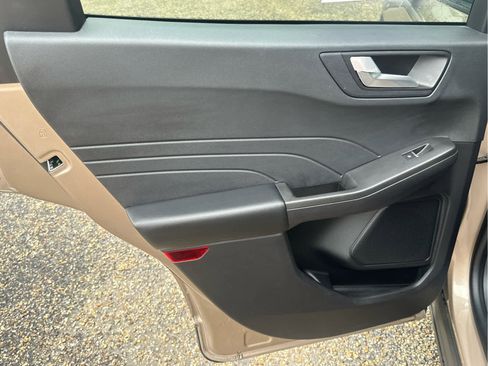 Used 2021 Ford Escape SE image 42