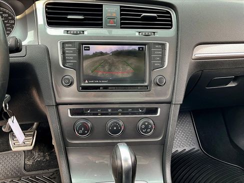 Used 2017 Volkswagen Golf Alltrack S image 27