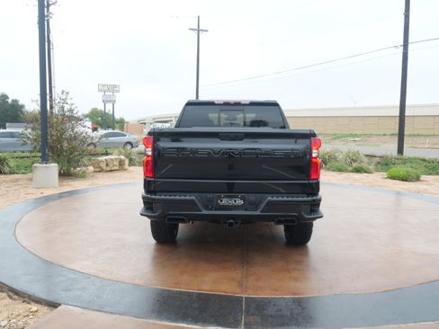 Used 2022 Chevrolet Silverado 1500 LT Trail Boss w/ LT Trail Boss Premium Package image 3